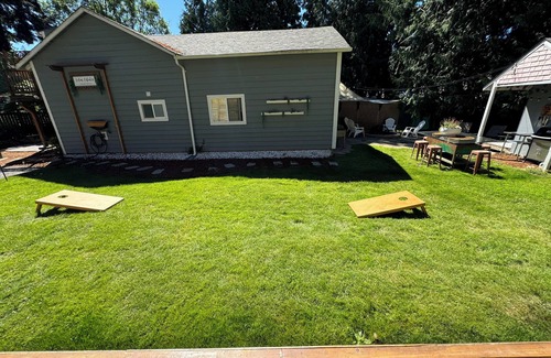 Highline House | Stylish & Cozy Lakeside Retreat Accommodations. Great location!