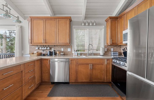 Sudden Valley House | Stylish & Cozy Lakeview Haven Near Lake, Trails & Mt. Baker Skiing