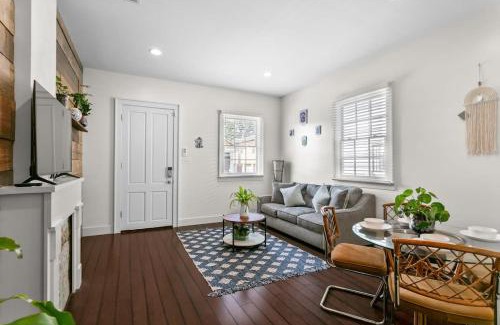 Seventh Ward House | Stylish Creole Cottage 1 BD Home Central Location