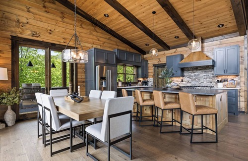 Raccoon Ridge Cabin | Stylish Decór, Mesmerizing Views, HotTub, Secluded