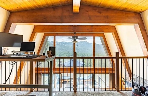 Incline Village Cottage | Stylish dog-friendly retreat with lake views, fireplace, & near Tahoe skiing.
