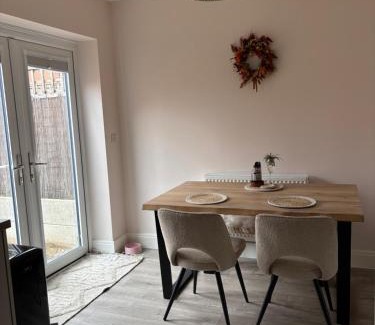 Harrogate House | Stylish double room females and couples only