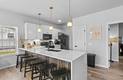 Rogers House | Stylish Downtown Rogers Home Near Everything NWA!