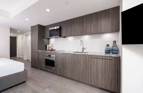 Downtown Vancouver Hotel | Stylish Downtown Studio Apartment in Vancouver's Beach District