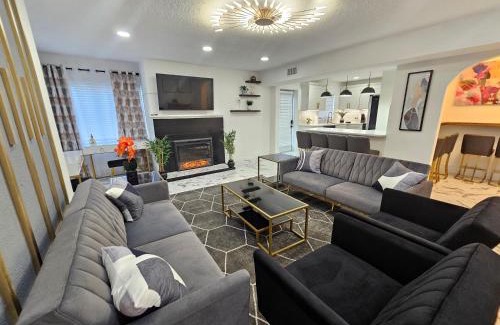 Lawsona - Fern Creek House | Stylish Duplex walk To Lake Eola Orlando. Sleeps 8