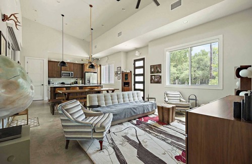MLK House | Stylish East Austin Home | 2BR | BBQ | DT | COTA