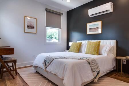 Greenwood House | Stylish East Nashville Retreat with Garage