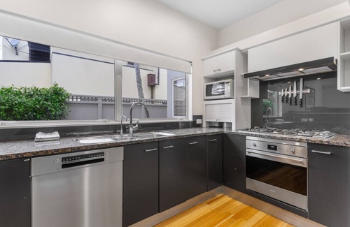 Remuera Apartment | Stylish Executive Remuera Home| by Furnished Rentals