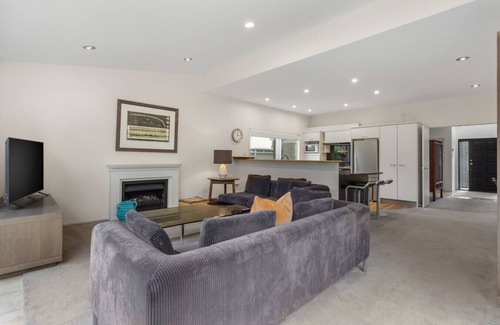 Remuera Apartment | Stylish Executive Remuera Home| by Furnished Rentals