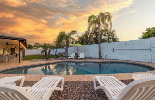 East Mesa House | Stylish: Family Fun in the Sun! 3BR Home with Pool & Patio in Beautiful NE Mesa