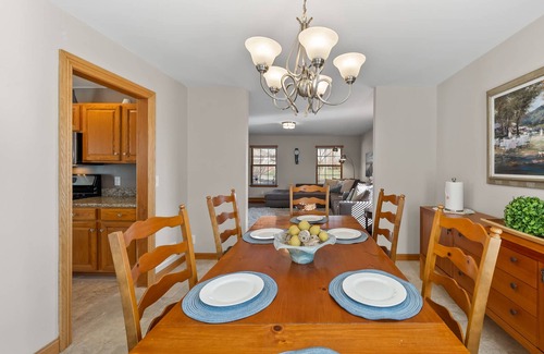 Zenda House | Stylish Family Home in Lake Geneva