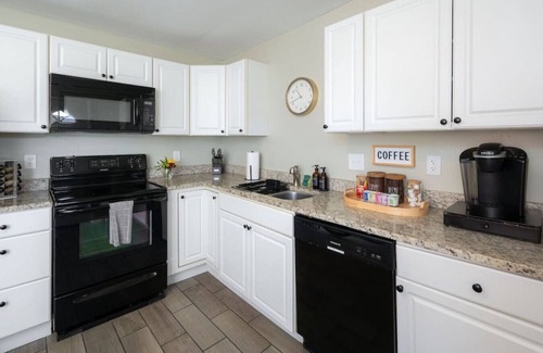 Loveland House | Stylish Family Loveland Home | Quiet Yard Dog OK