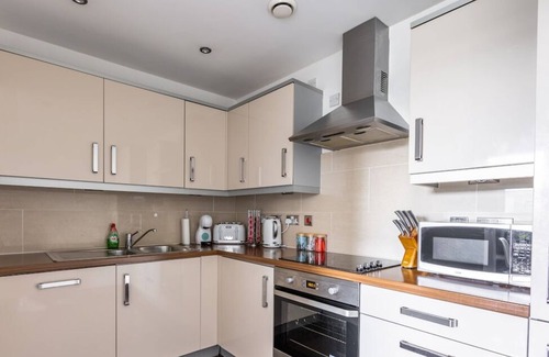 Central Milton Keynes Apartment | Stylish Flat: Food, Shopping & Big Balcony