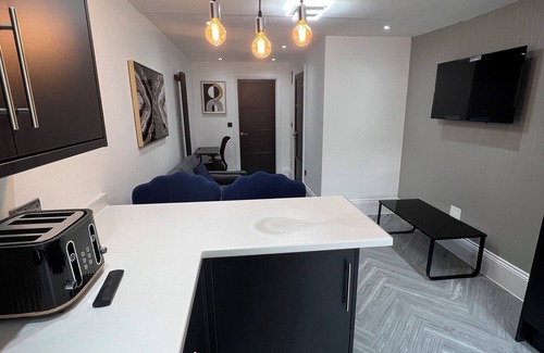 Squirrel's Heath Apartment | Stylish Flat in London, sleeps 4n