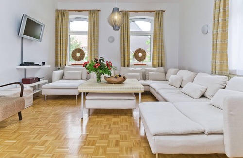 Netze Villa | Stylish former village school with garden