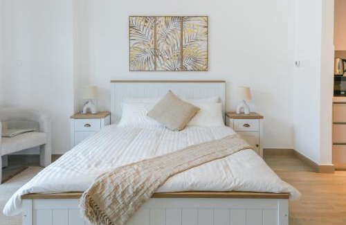 Madinat Zayed Apartment | Stylish & Fully Furnished Studio in Yas Island