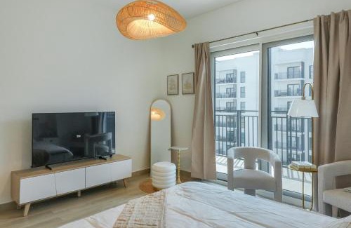 Madinat Zayed Apartment | Stylish & Fully Furnished Studio in Yas Island