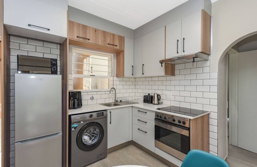 Sandown Apartment | Stylish Garden Retreat w/Pool and Modern Amenities
