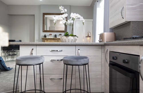 Peebles Apartment | Stylish George Street Apartment