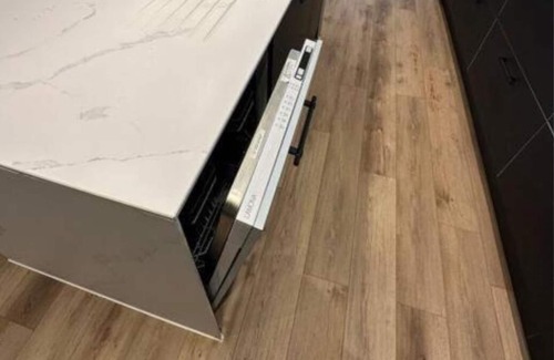 Westcliff-on-Sea Apartment | Stylish & Gorgeous 2BR w/WiFi & Netflix - City Centre Nr Cliffs Pavillion