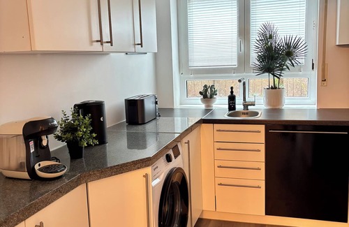 Babenhausen Apartment | Stylish granny apartment with box-spring bed