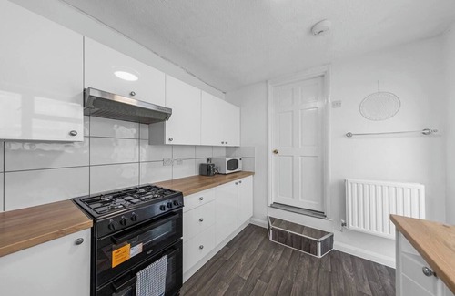Gravesend House | Stylish Gravesend Gem/Sleeps 8 /Free Parking