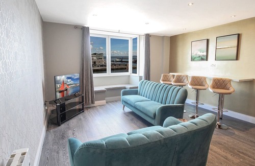 Galway City Centre Apartment | Stylish Harbour View Apartment in a Private Building. Family Friendly