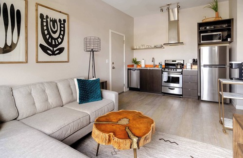 Belmont Apartment | Stylish Hawthorne 1BR w 90 WalkScore