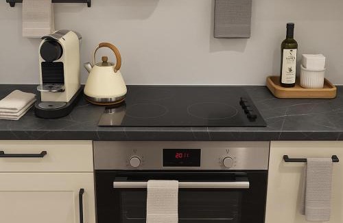 Swindon Apartment | Stylish high street hideaway retreat