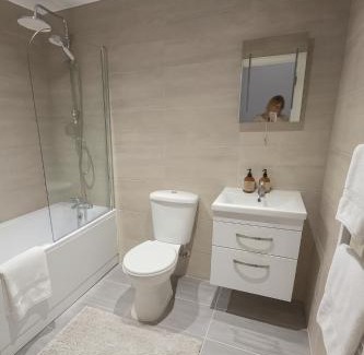 Swindon Apartment | Stylish high street hideaway retreat
