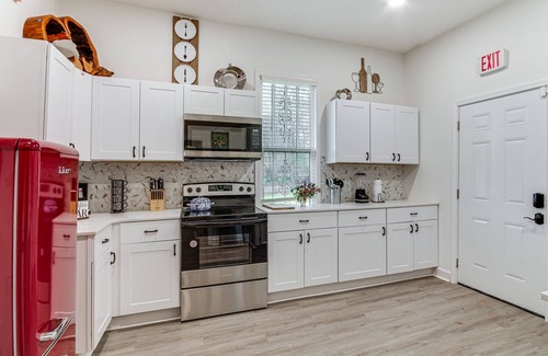 Downtown Jackson House | Stylish Home ~ 2 Mi to Jackson State & Belhaven!