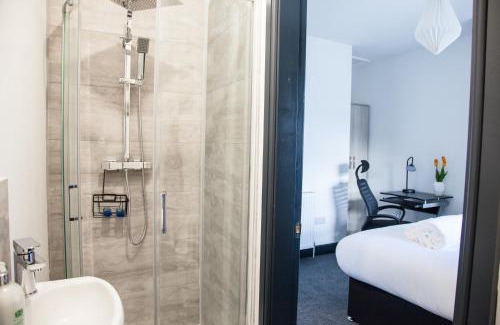 Stoke-on-Trent House | Stylish Home, hosted by ESONGRACE Stays, Stoke-on-Trent - Perfect for Families - Contractors - Holiday makers - Emergency Housing - Professionals, Relocators