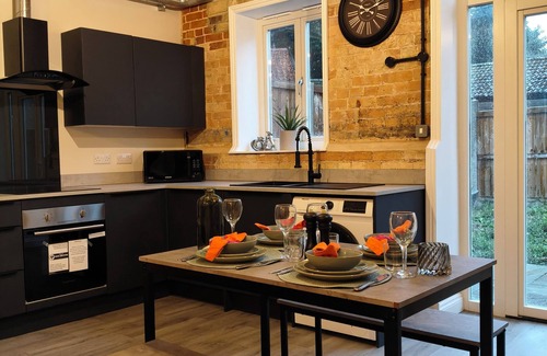 Thetford House | Stylish Home in Thetford City Centre Near A11 & Forest
