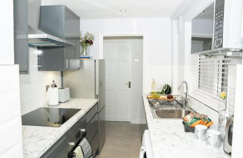 York Apartment | Stylish home in York - Free Wifi & Parking - Close to Racecourse & City Centre