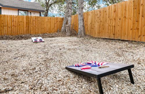 Near East Side House | Stylish Home Nr Dt, Alamo, River Walk Games Wifi