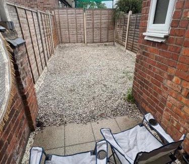 Coventry House | Stylish home Sleeps 4 Close to CBS Arena & City Centre with Garden