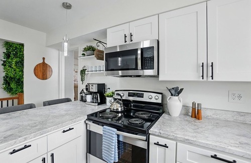 Kettering House | Stylish Home - Theater + Kid Zone - Close to The Greene