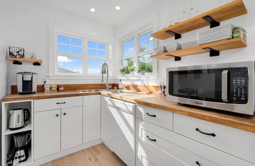 Market House | Stylish home West of Market private home, sleeps 4, secluded fully fenced yard