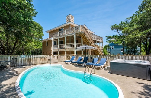 Duck House | Stylish Home with Pool, Hot Tub & Walk to Beach