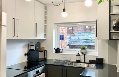 Northenden House | Stylish house and garden on quiet cul-de-sac