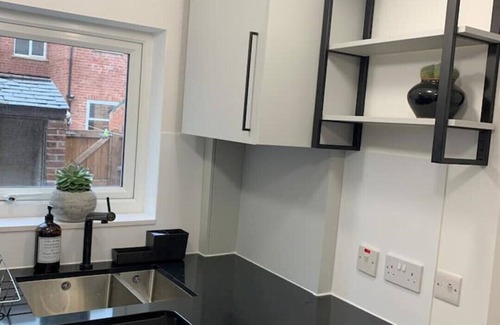 Northenden House | Stylish house and garden on quiet cul-de-sac