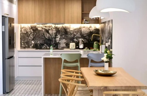 Northcote House | Stylish House with Great City Views