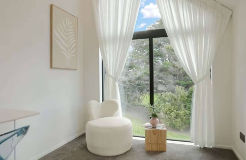 Northcote House | Stylish House with Great City Views