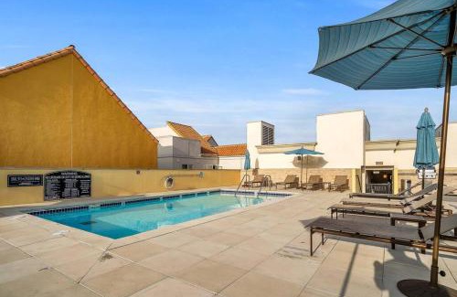 Downtown Apartment | Stylish in Sunny Santa Monica walk to Beach & Pier