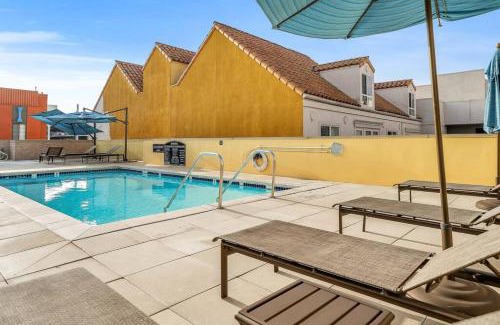 Downtown Apartment | Stylish in Sunny Santa Monica walk to Beach & Pier