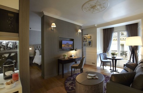 Saint-Germain-l'Auxerrois Apartment | Stylish Junior Suite Apartment In Louvre Paris