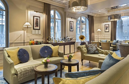 Saint-Germain-l'Auxerrois Apartment | Stylish Junior Suite Apartment In Louvre Paris