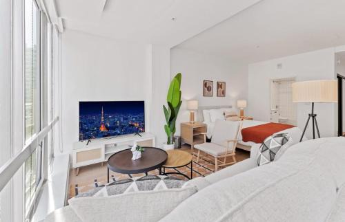 Wilshire Center Apartment | Stylish LA studio Prime Location