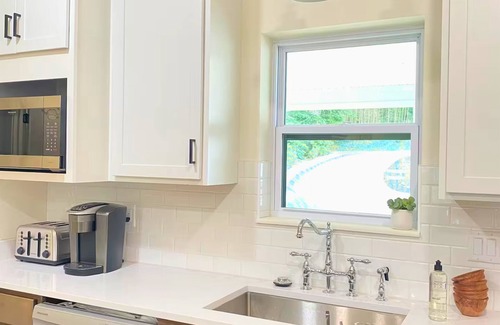 Mid America House | Stylish Lakefront Townhome w/Pool & Patios