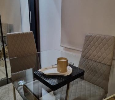 Bow Apartment | Stylish London Apartment & Free Parking